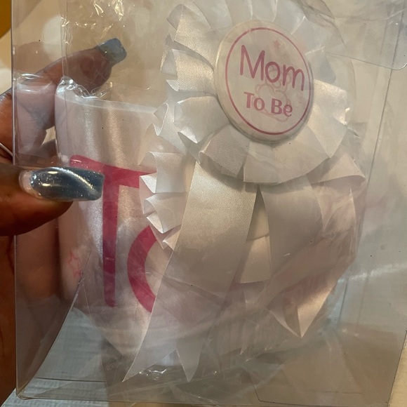 Pink Mom To Be Sash and Daddy To Be Badge - Picture 2 of 2